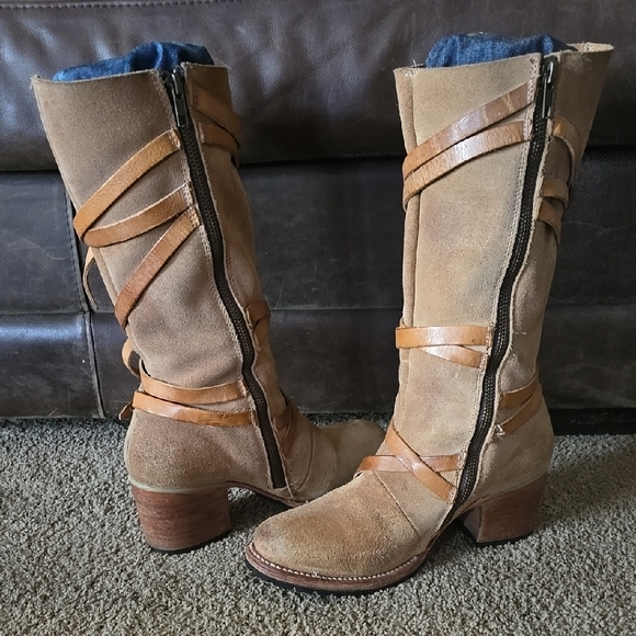 Freebird by Steven Tan Heeled Boots with Buckle Straps - Picture 10 of 13